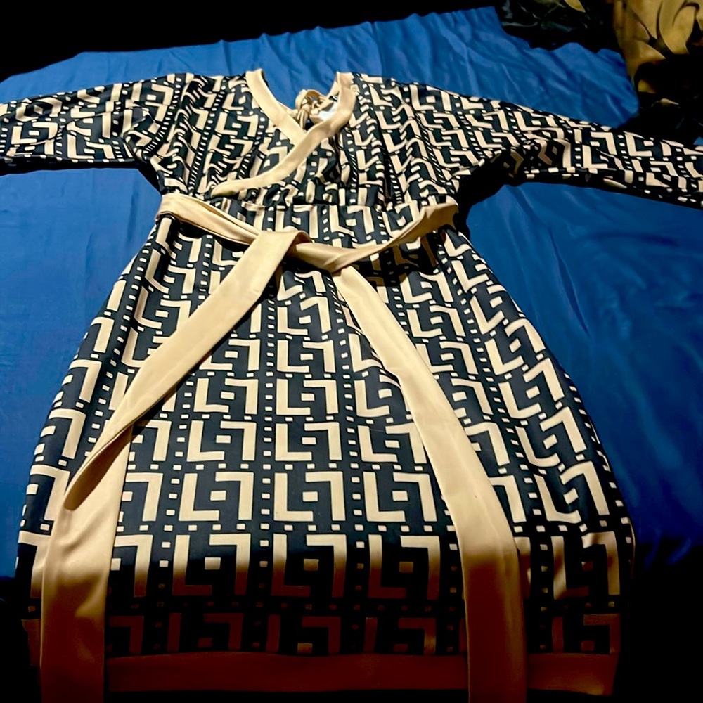 Beautifully body con dress , brand new never worn does not have a tag on it